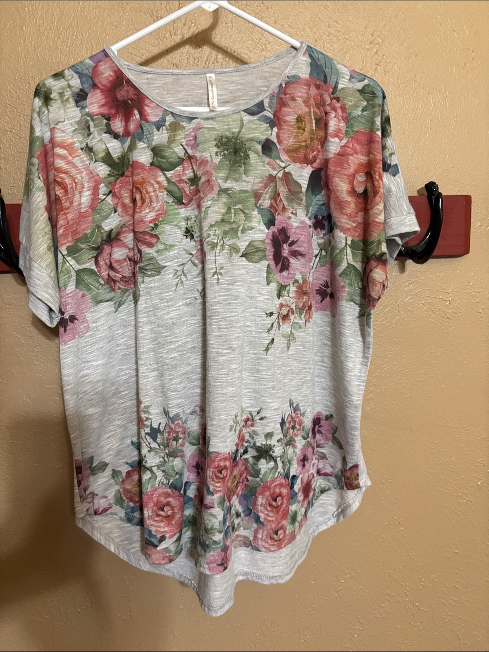 Passport Floral Scoop Neck Short Sleeve Top - Light Gray with Pink & Green